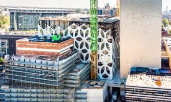 Hibex De kunstzinnige betonelementen kruipen stap voor stap de hoogte in kopiëren