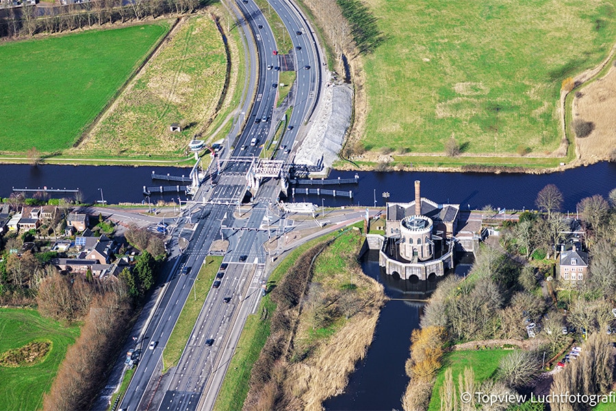 Cruquius Bridge is the connection between Hoofddorp Heemstede and Cr