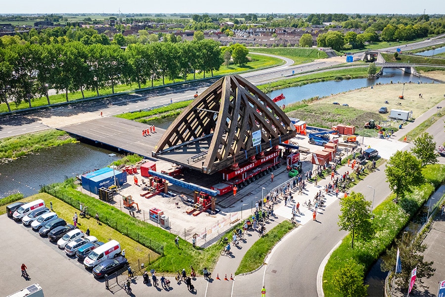 Krúsrak bridge over N7 moved to temporary work site 3