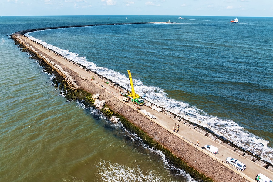 Golfbrekers van duurzame betonmengsels bij Zuidpier IJmuiden 6