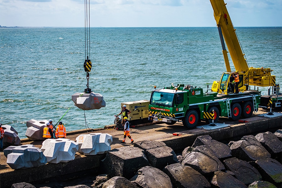 Golfbrekers van duurzame betonmengsels bij Zuidpier IJmuiden 1