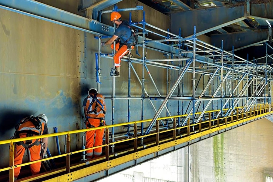 Suspended scaffolding at bridge renovation: craftsmanship in practice 2