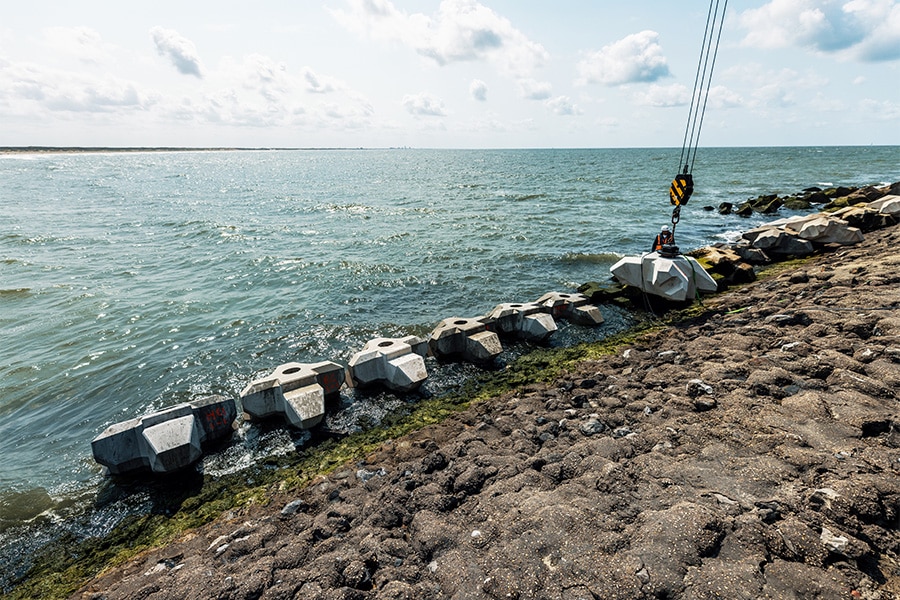 Golfbrekers van duurzame betonmengsels bij Zuidpier IJmuiden 3