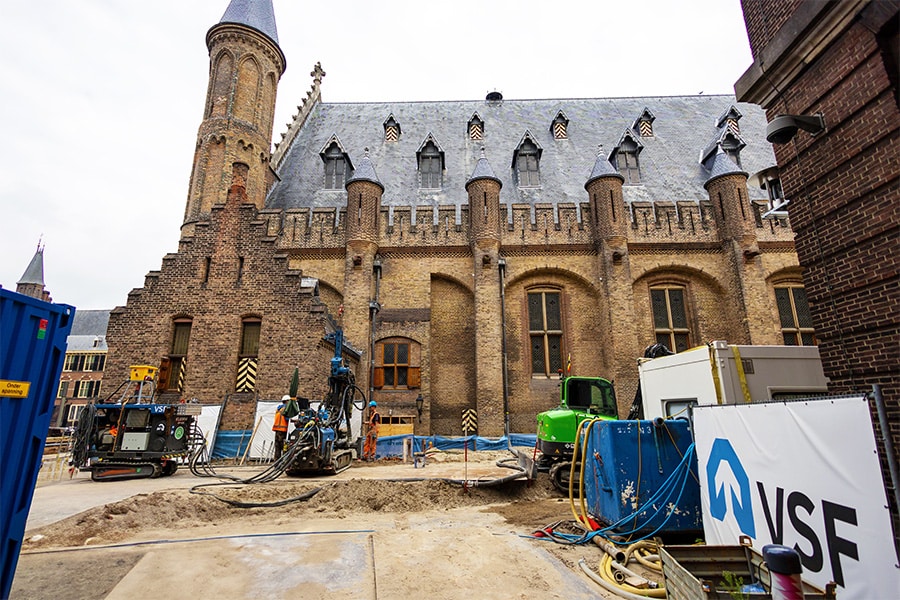 Foundation repair and reinforcement of the Binnenhof with grout and gel  1