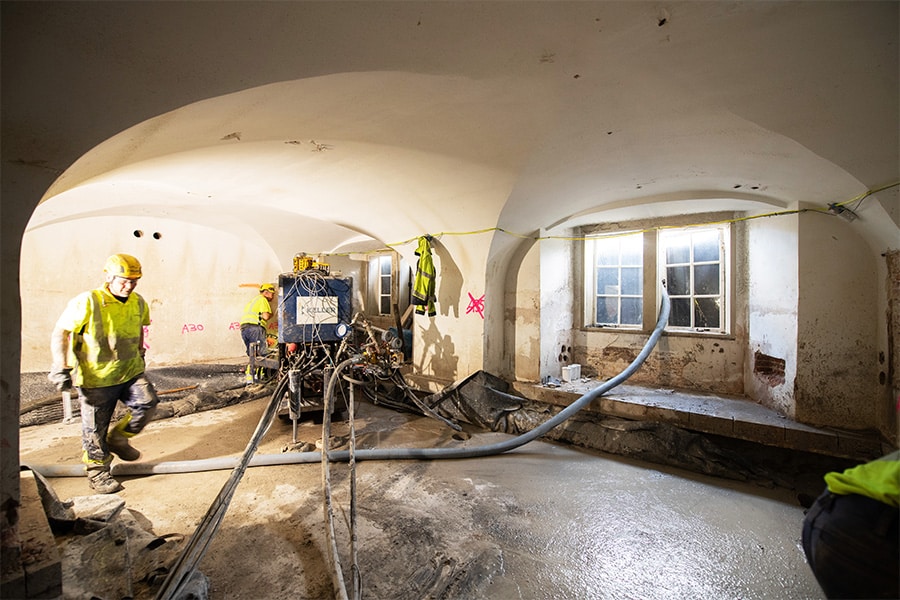 Funderingsherstel en -versterking Binnenhof met grout en gel 7