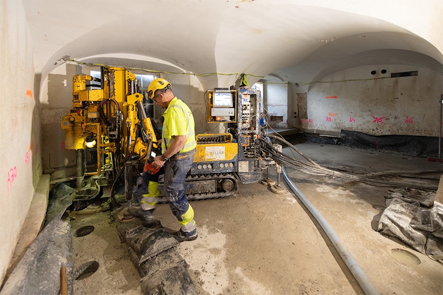 Funderingsherstel en -versterking Binnenhof met grout en gel 6