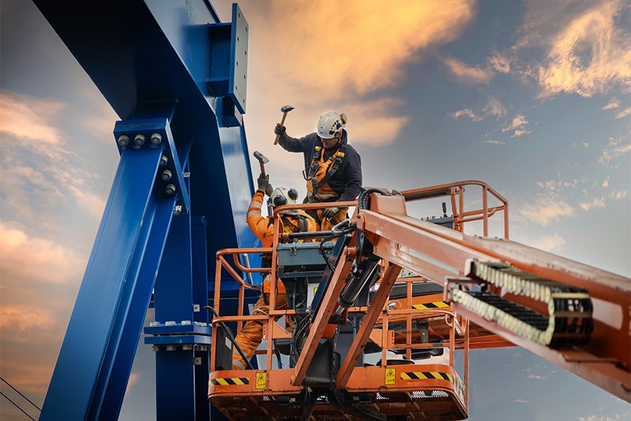 A bridge on a bridge: Champions League steel construction 6