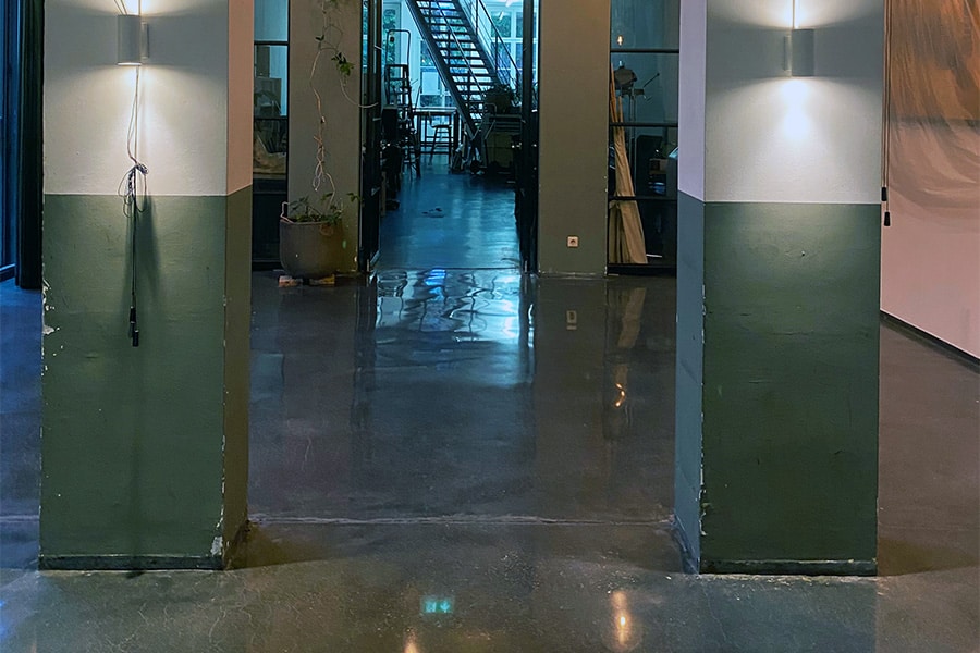 Stärkerer Gastfreundschaftsboden durch Polieren und Imprägnieren von Beton 1