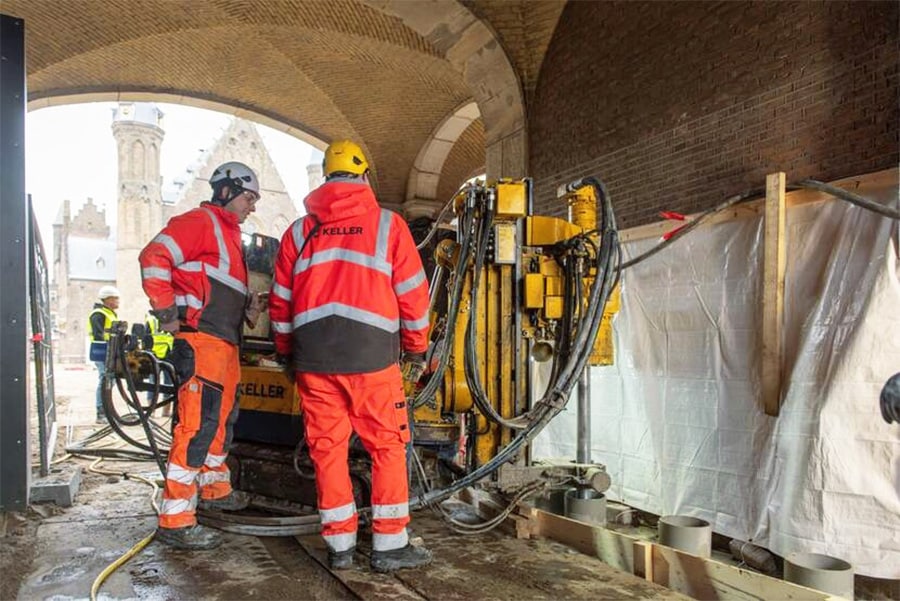 Weltmarktführer bei der Renovierung des Binnenhof 1 tätig