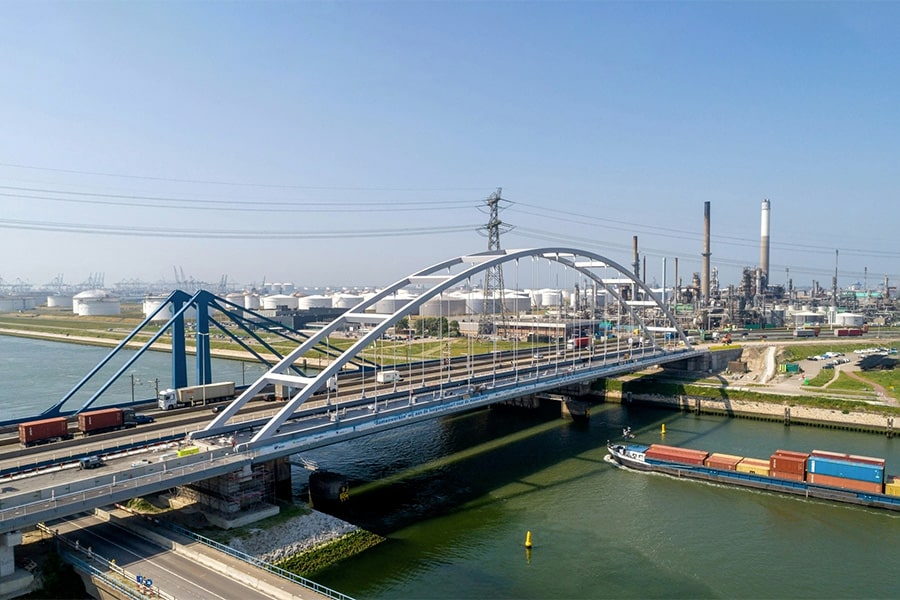 Innovatieve versterking van de Suurhoffbrug 1