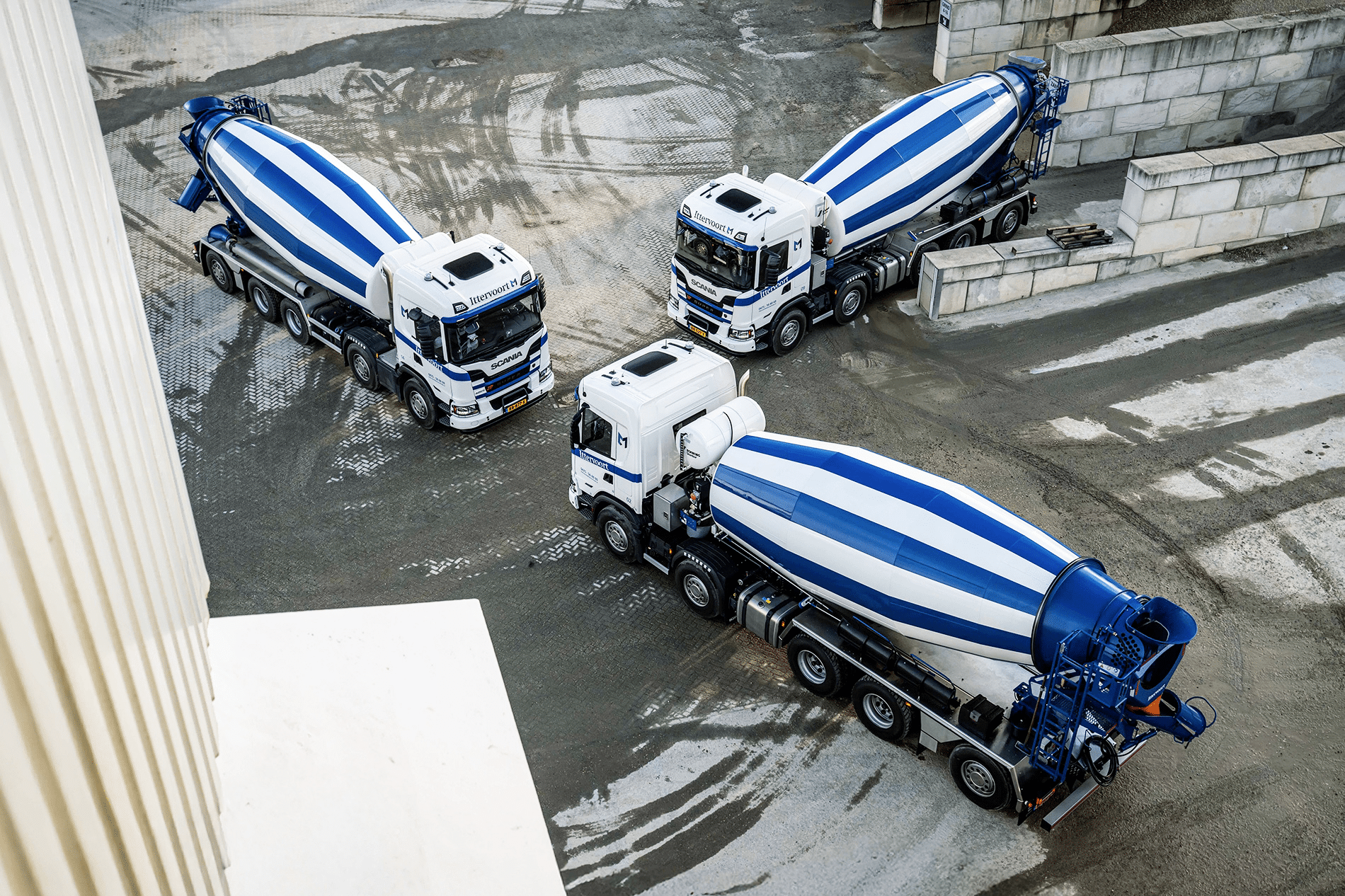 Five-axle concrete mixers strengthen logistics clout 1