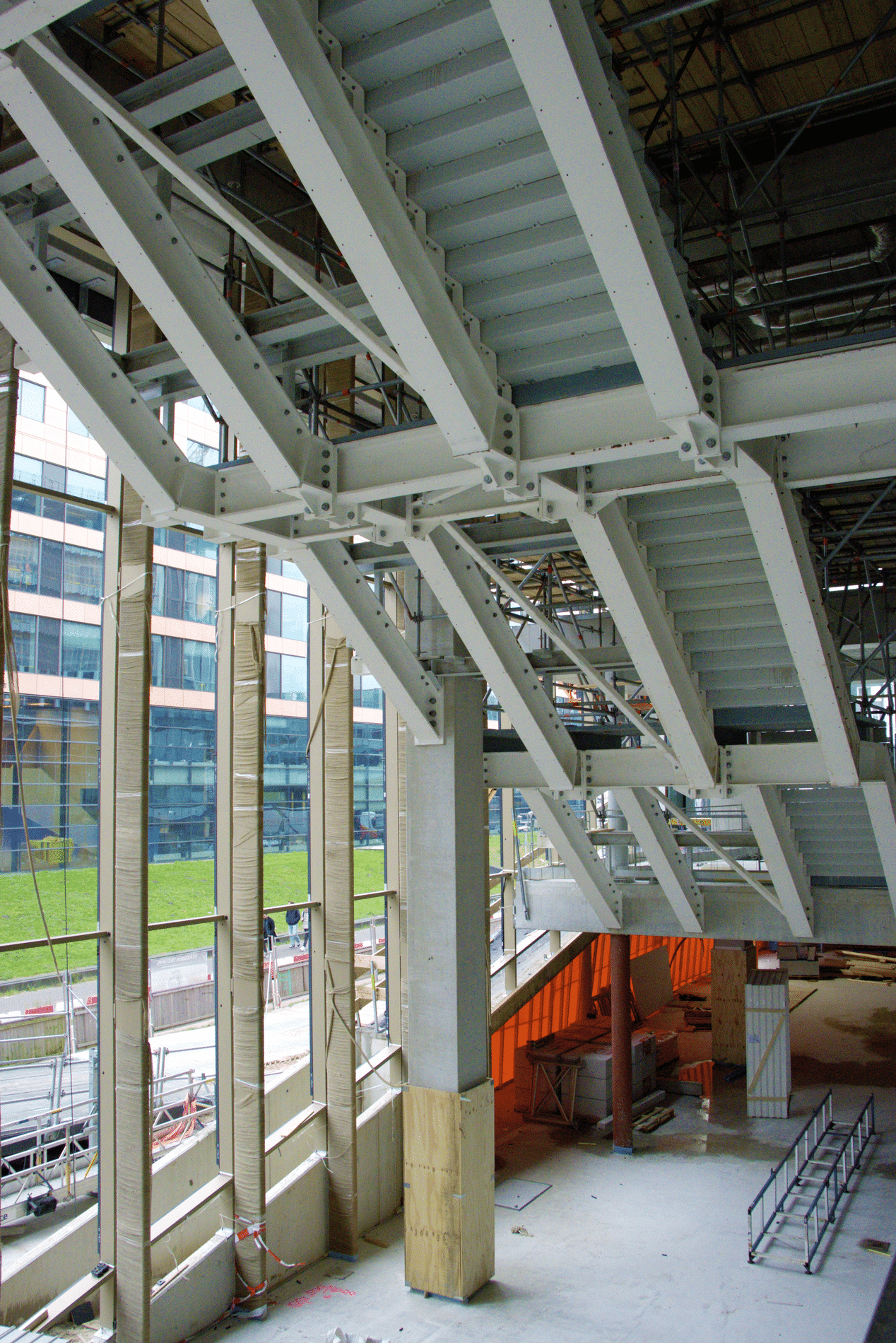 900,000 pounds of steel as foundation for new ING headquarters 2