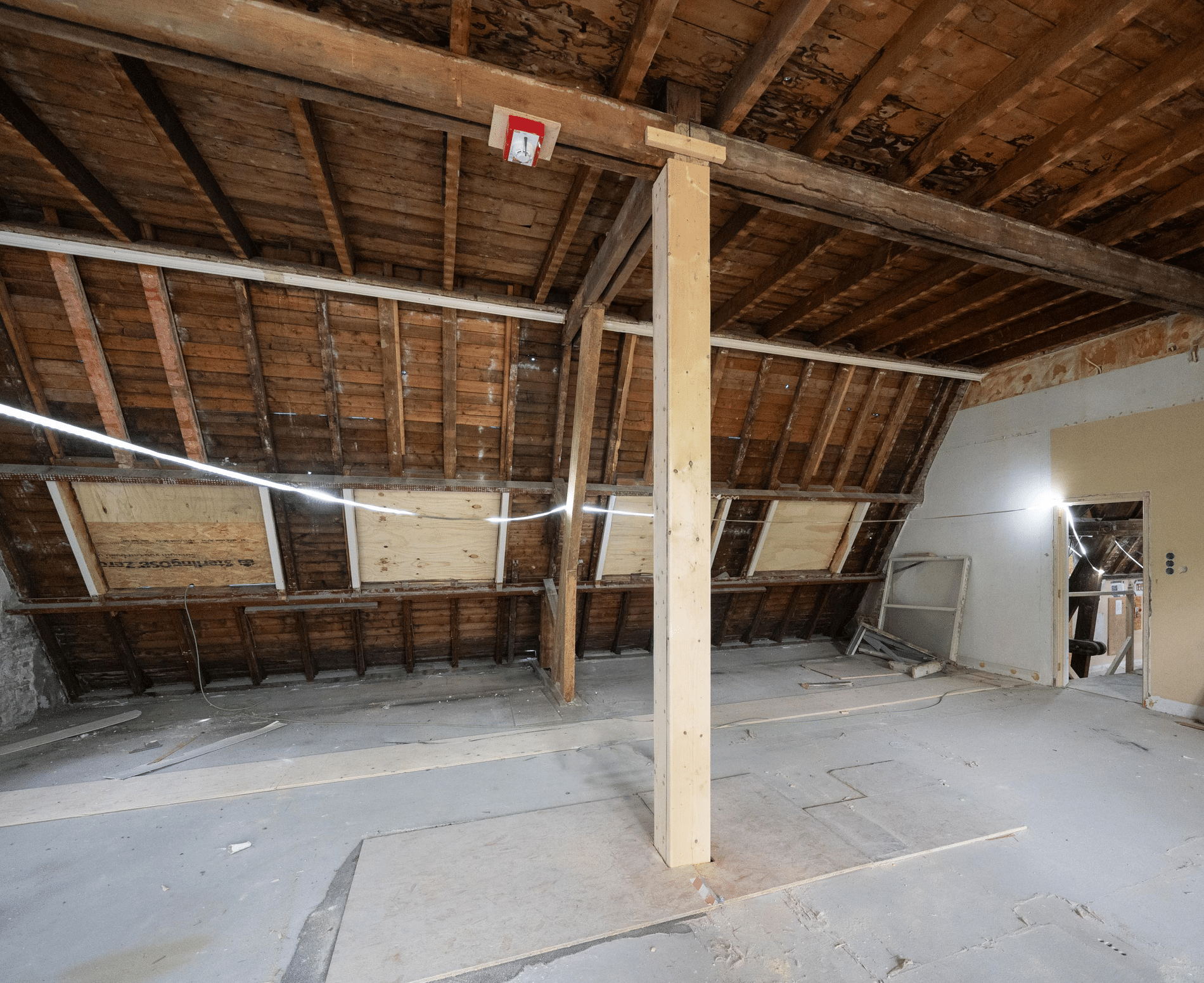 Staal als bemiddelaar tussen oud en nieuw bij renovatie Binnenhof Gebouw J 5