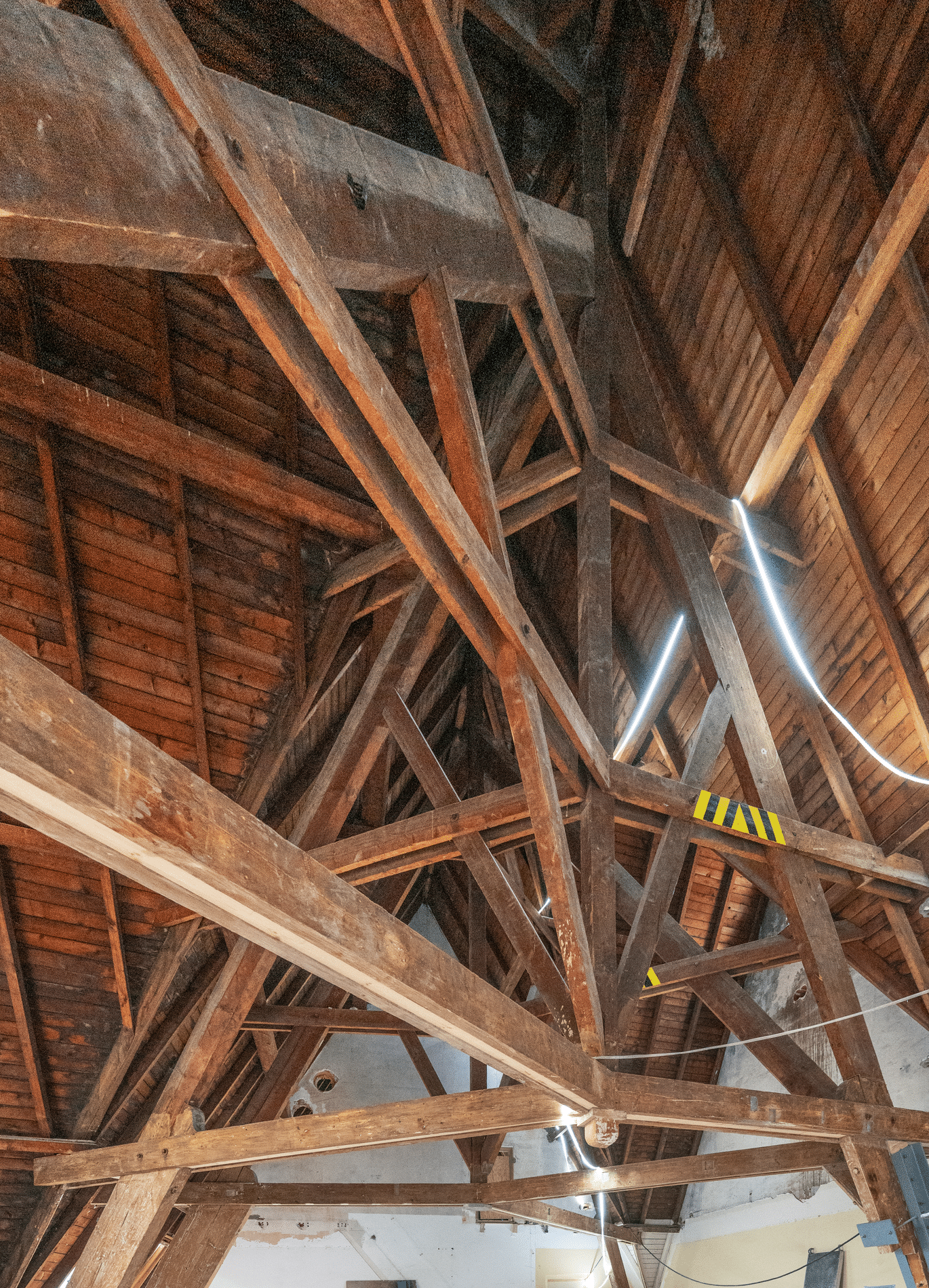 Staal als bemiddelaar tussen oud en nieuw bij renovatie Binnenhof Gebouw J 6