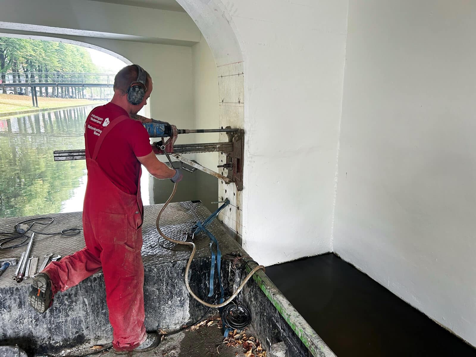 The anchors were drilled into place from a pontoon using a diamond drill mounted on a tripod. (Image: BATEC)