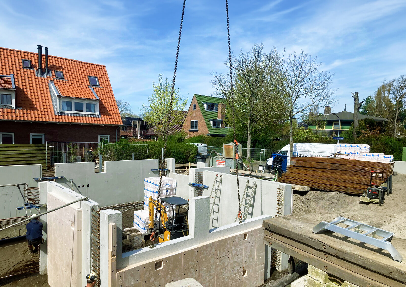 Prefab wanden, inclusief isolatie voor afzinkkelders.