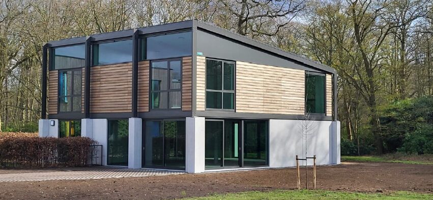 Ook in de woningbouw biedt prefab beton volop ruimte voor combinaties met andere materialen.